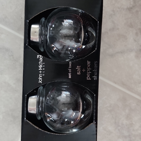 𝅺JOHN michael glass salt & pepper shakers set of 2 - Picture 5 of 5